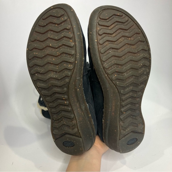 UGG Australia Surfcat lace up suede boots black cream women’s size 7 winter - Picture 6 of 7
